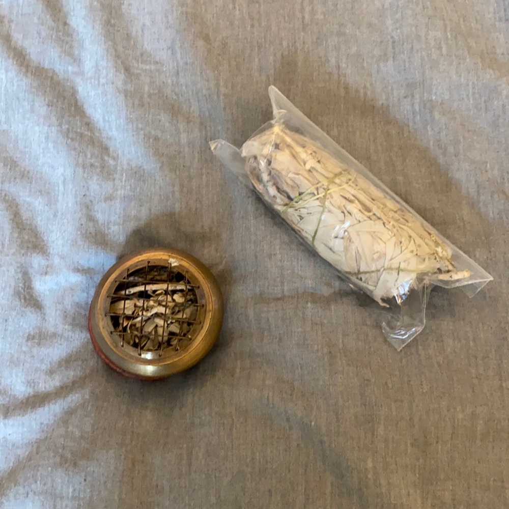 Sage burner with wooden rest +partially used sage